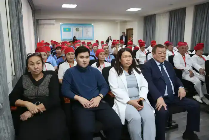 В Алматы состоялась диалоговая площадка с медицинскими работниками по вопросам конституционных изменений (2)