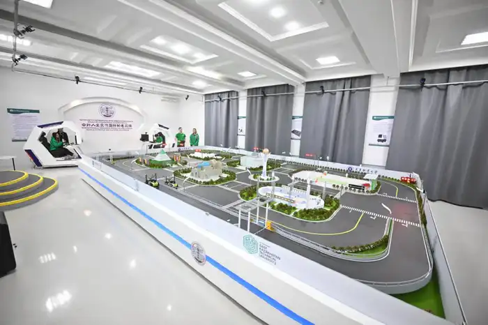 Председатель Сената ознакомился с научно-инновационными проектами университета (4)