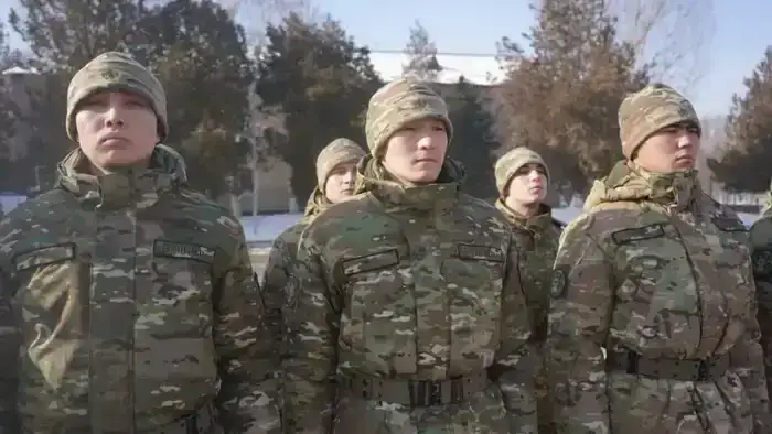 Казахстанский призер чемпионата мира по конькобежному спорту проходит срочную службу в Алматинском гарнизоне (6)