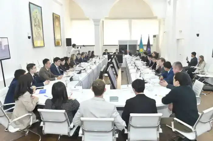 Минэнерго и КазНУ обсудили направления работы Отраслевого центра технологических компетенций в ТЭК (4)