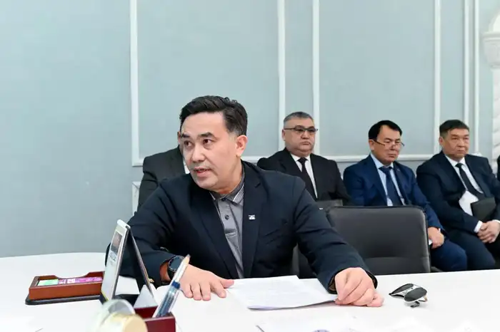 Аким области провел прием граждан по личным вопросам (9)