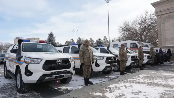 Глава МЧС вручил спасателям Жетісу современную технику (3)