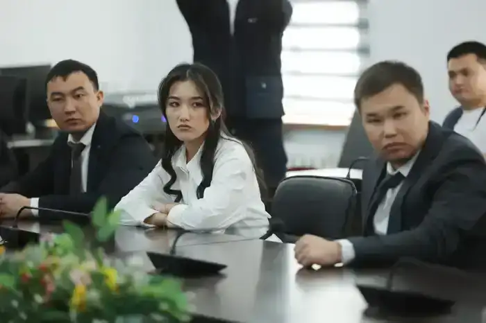 Конституционные реформы и роль молодежи: встреча акима области в Меркенском районе (4)