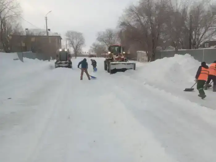 Около двух тысяч дорожных рабочих задействовано в снегоуборке в Астане (2)