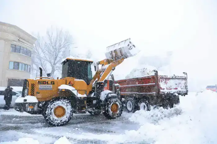 Очистка улиц Тараза от снега Ерболом Карашукеевым