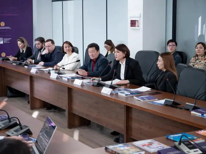Обсуждение цифровизации и совещательных институтов на заседании экспертного клуба в Астане Шымкенте