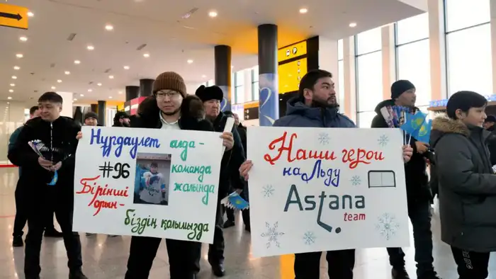 Чемпионы международного турнира Pee-Wee: молодые хоккеисты столицы вернулись домой (6)