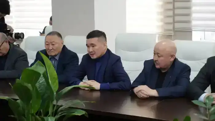 В ОБЛАСТИ АБАЙ СОСТОЯЛСЯ ДИАЛОГ ШАЛКАРА БАЙБЕКОВА С ДИРЕКТОРАМИ КОЛЛЕДЖЕЙ ПО ПРОЕКТУ КОНСТИТУЦИИ (10)