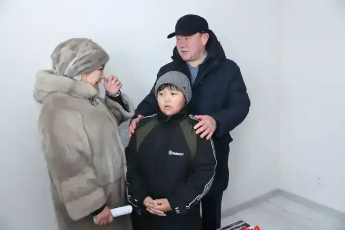 В Аулиеколе новосёлам вручили ключи от новых квартир (2)