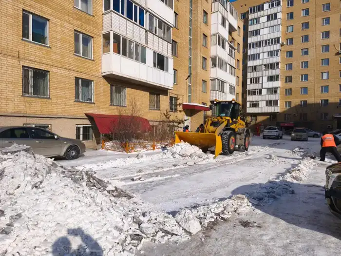 Более 3 100 дорожных рабочих задействовано в снегоуборочных работах в Астане (2)