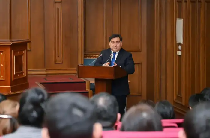 Встреча у моста: председатель Агентства и сотрудники Миннауки строят будущее государственной службы Шымкенте