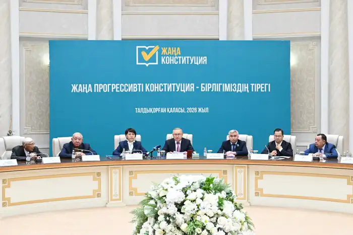 В Жетісу обсудили проект новой Конституции с участием Бейбита Исабаева и более ста участников