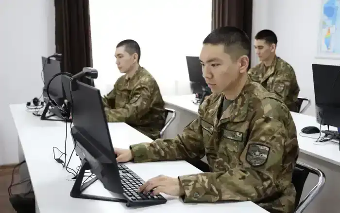 Министр обороны презентовал депутатам Парламента проект Sarbaz+ в Алматы (7)