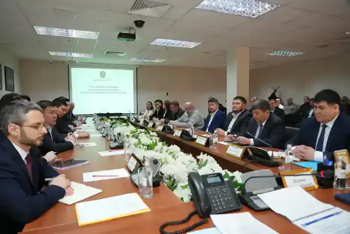 Обсуждение безопасности транспортной инфраструктуры в Казахстане: снижение происшествий на авиационном и железнодорожном транспорте, но рост инцидентов на водном