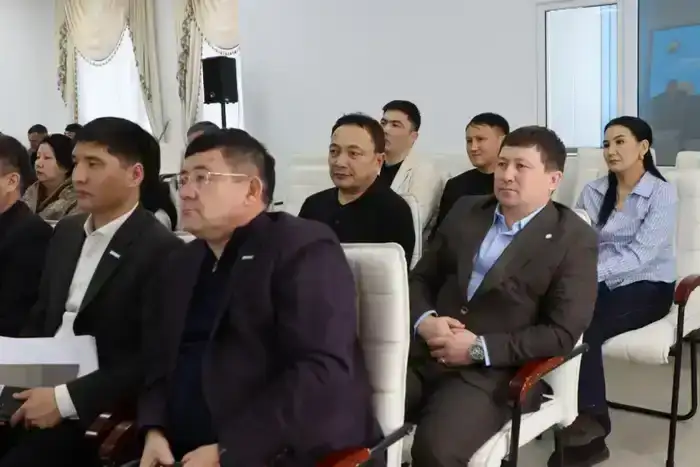 Актив Хромтауского района и трудовые коллективы выразили поддержку проекту новой Конституции (5)