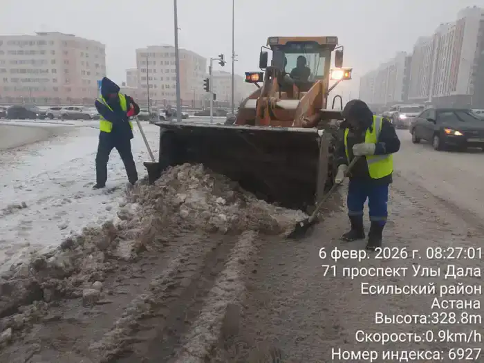 Более 3 000 дорожных рабочих и свыше 1 700 единиц спецтехники задействовано в снегоуборочных работах в Астане (9)