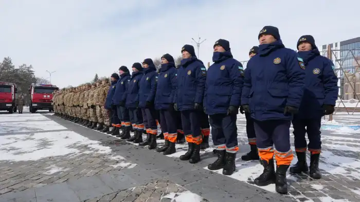 Глава МЧС вручил спасателям Жетісу современную технику (4)