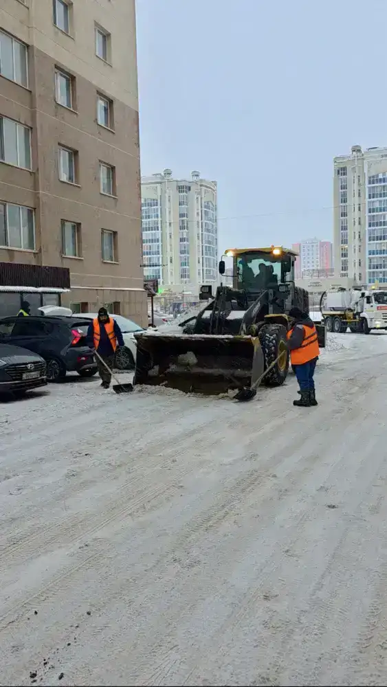Более 1 700 единиц спецтехники задействованы в уборке снега в Астане (8)