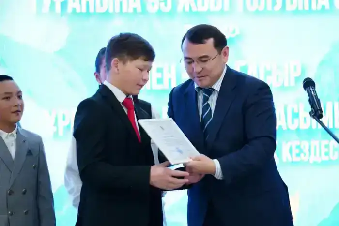 В Алматы состоялась литературно-поэтическая встреча, посвященная 95-летию выдающегося представителя казахской поэзии Мукагали Макатаева (2)