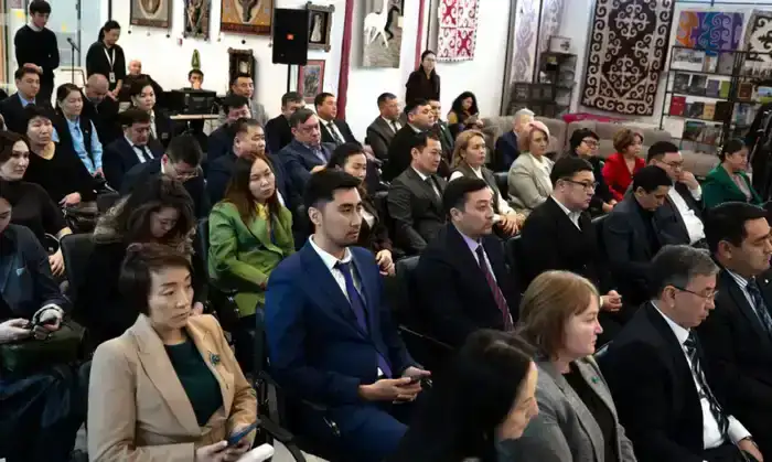 Основные положения проекта новой Конституции и роль молодежи обсудили на экспертной встрече (4)