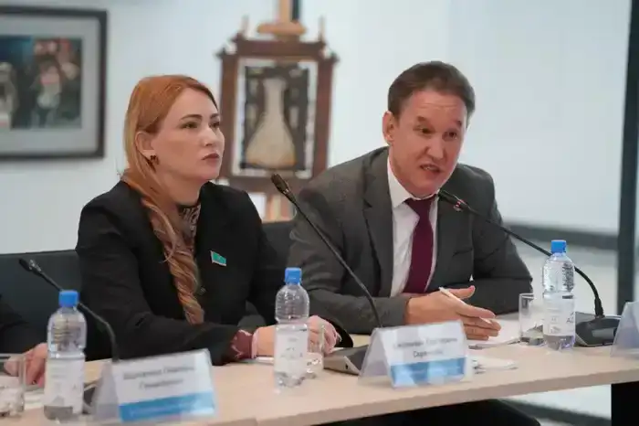 Основные положения проекта новой Конституции и роль молодежи обсудили на экспертной встрече (5)