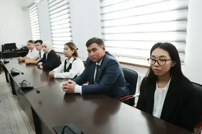 Конституционные реформы и роль молодежи: встреча акима области в Меркенском районе (3)