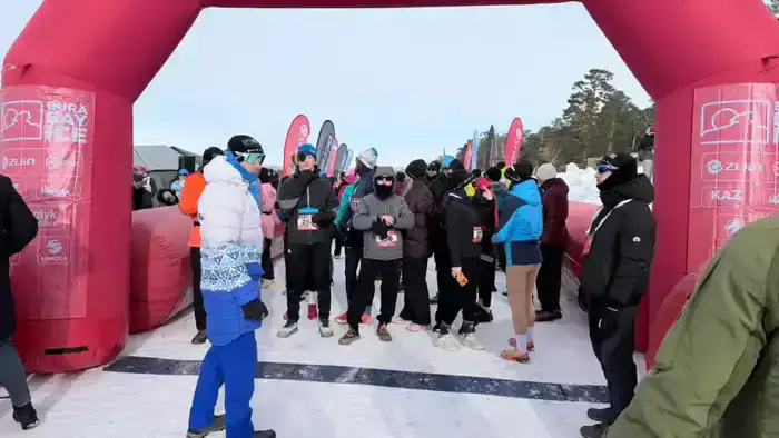 На озере Бурабай стартовал забег «BURABAY ICE-2026», собравший более 700 участников из 11 стран.