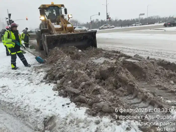 Более 3 000 дорожных рабочих и свыше 1 700 единиц спецтехники задействовано в снегоуборочных работах в Астане (7)