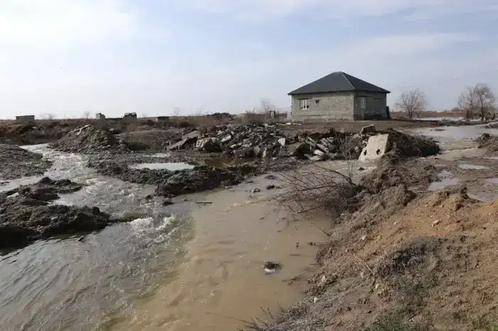 Ербол Карашукеев на месте: проверка противопаводковых работ в Таразе