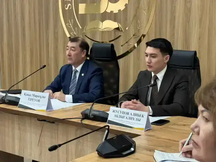 Проект новой Конституции Казахстана обсудили на встрече с сотрудниками и студентами столичного вуза (2)