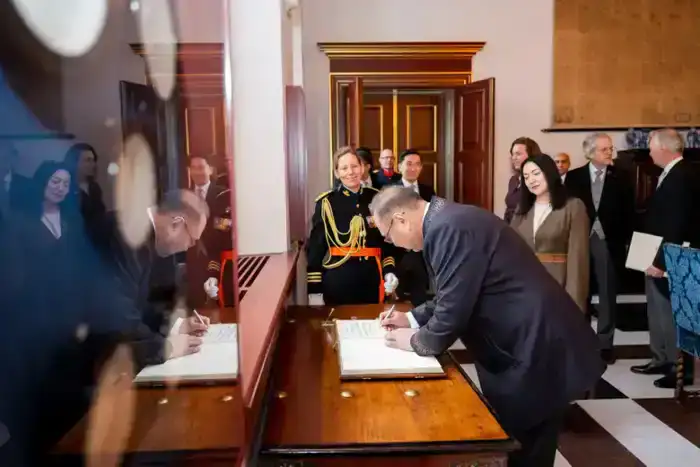 Посол Казахстана вручил верительные грамоты Королю Нидерландов (2)