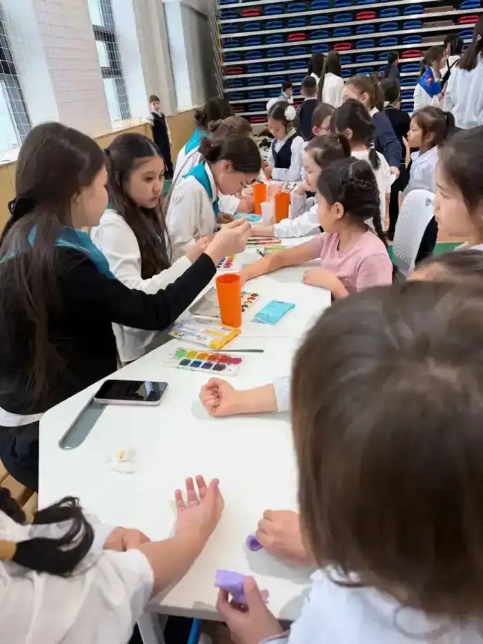 Выставка рисунков в Астане: молодежь против наркотиков в рамках международной акции