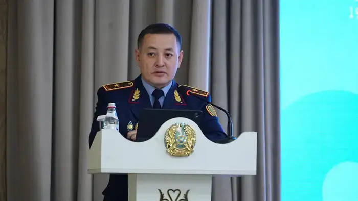 Шымкент: Глава полиции Мухтар Кожаев встретился со студентами для обсуждения угроз безопасности