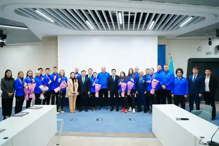 Министр принял спортсменов, успешно выступивших на чемпионате Азии по лёгкой атлетике (4)