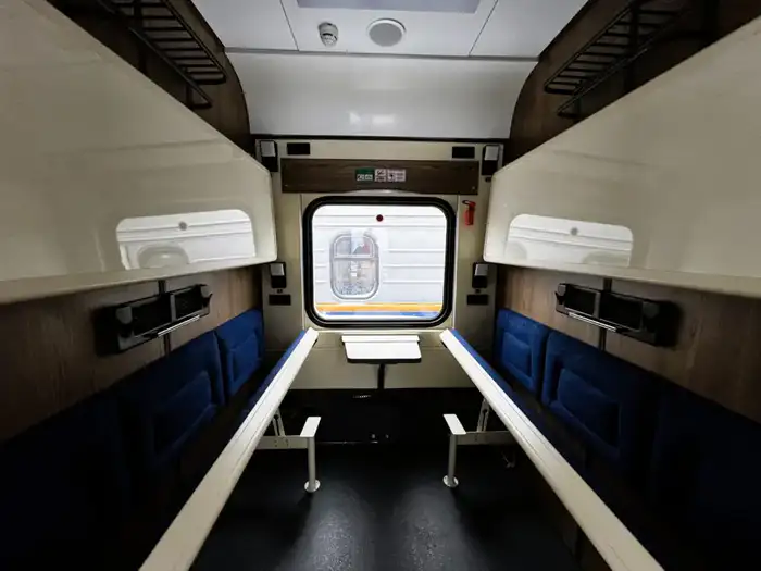 На линии «Астана – Семей» введён в эксплуатацию новый пассажирский вагон (4)