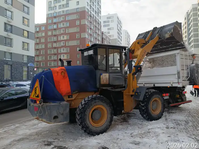 Более тысячи единиц спецтехники задействовано в снегоуборочных работах в Астане (6)