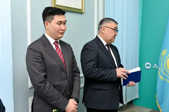 Аким области провел прием граждан по личным вопросам (3)