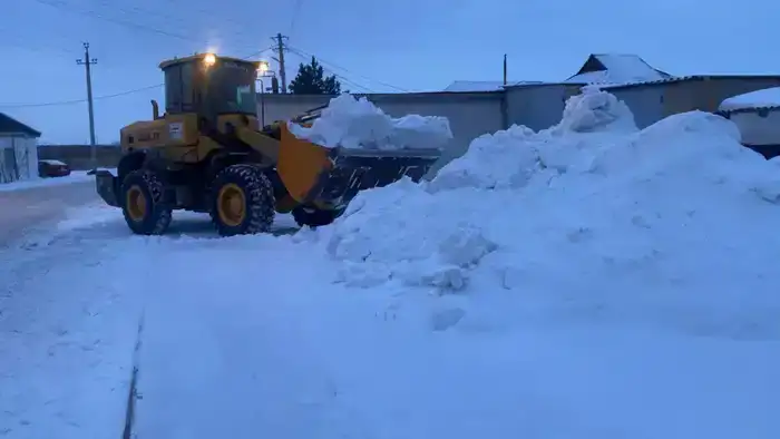 В Астане за ночь вывезли более 30 тысяч кубометров снега