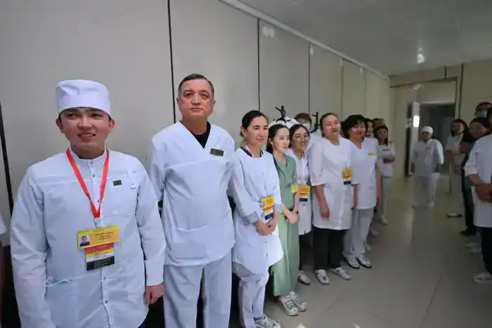 В Центральной районной больнице Аксуатского района проводится капитальный ремонт (2)