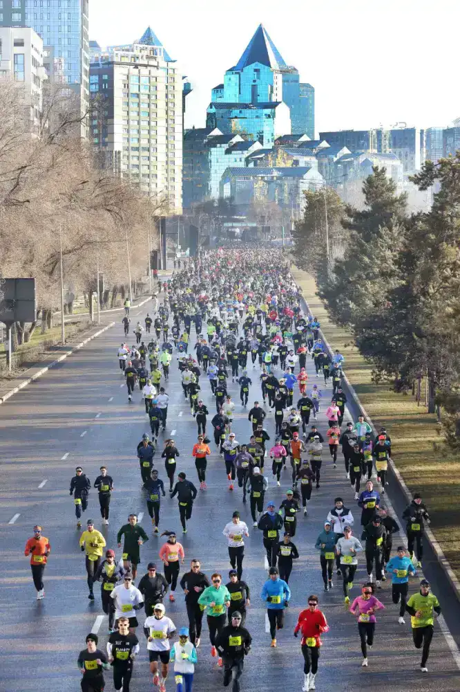 Участники из 22 стран открыли беговой сезон в Алматы (5)