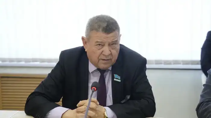 В МАСЛИХАТЕ ОБЛАСТИ АБАЙ ОБСУДИЛИ ПРОЕКТ НОВОЙ КОНСТИТУЦИИ (2)