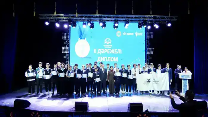 В Астане награждены победители и призеры республиканской олимпиады среди школьников (9)