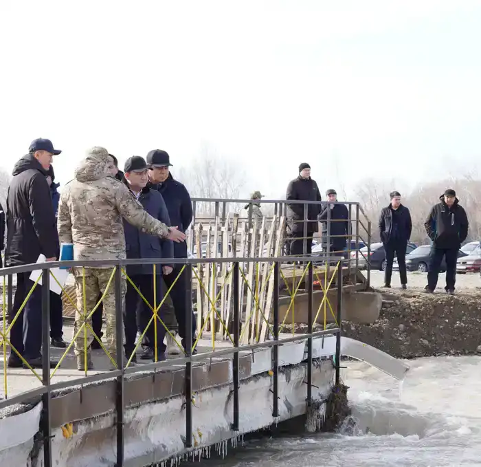 НУРАЛХАН КУШЕРОВ ПОСЕТИЛ САУРАНСКИЙ РАЙОН И ПРОИНСПЕКТИРОВАЛ ХОД ПРОТИВОПАВОДКОВЫХ РАБОТ (5)