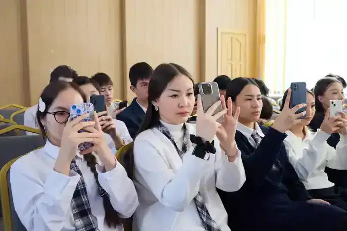 Запущен ИИ-агент для профориентации школьников в рамках AI-Sana