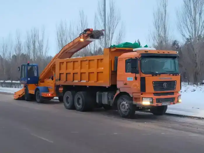 Более 1 700 единиц спецтехники задействованы в уборке снега в Астане (3)