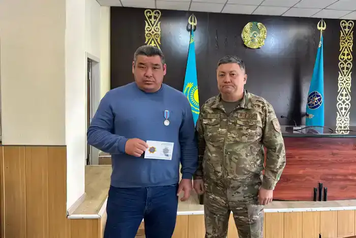 Житель ВКО награжден за спасение детей при пожаре (2)