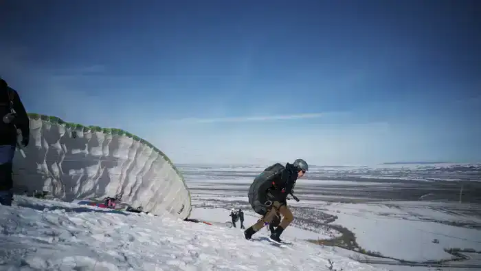 Зимнее небо Жетісу собрало парапланеристов из 6 стран (3)