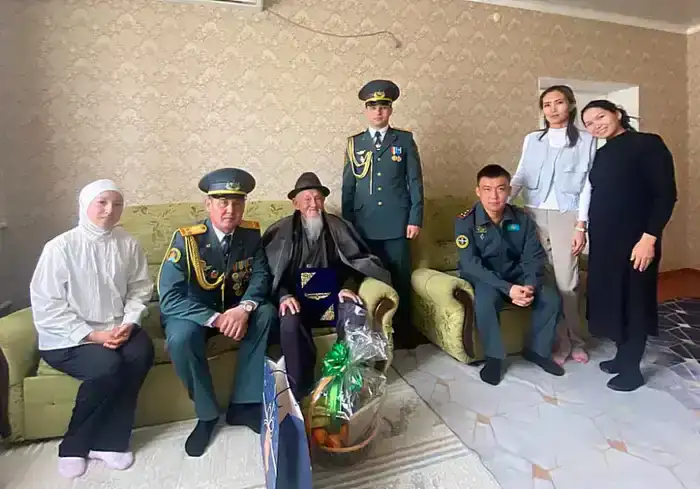 102 года жизни: поздравления фронтовика от защитников