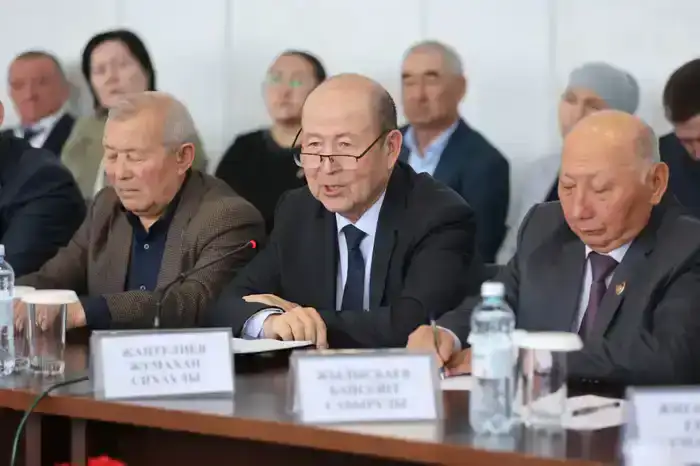 Ербол Карашукеев встретился с представителями творческой интеллигенции Меркенского района (5)