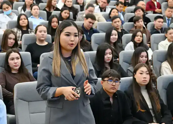 Председатель Агентства Дархан Жазықбай встретился со студенческой молодёжью (4)